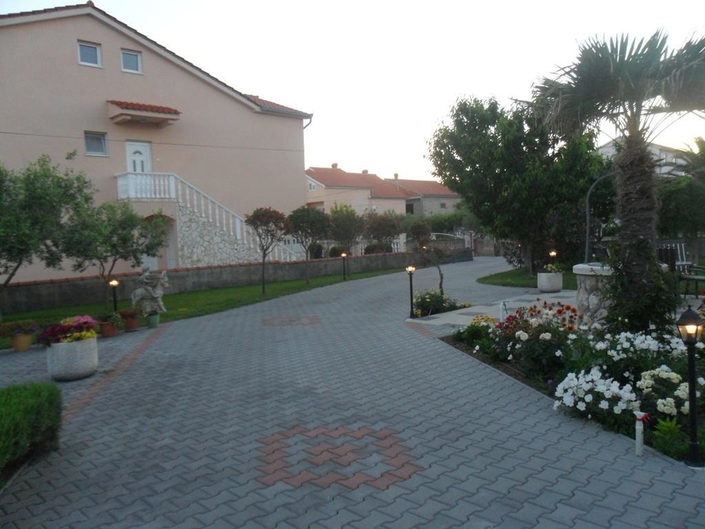 Apartmani Sanja Vrsi Exterior photo